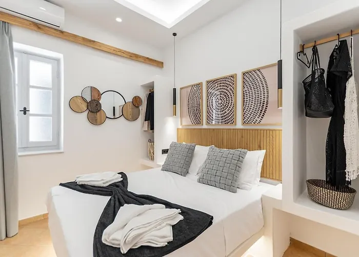 Etemis Naxos Down Town