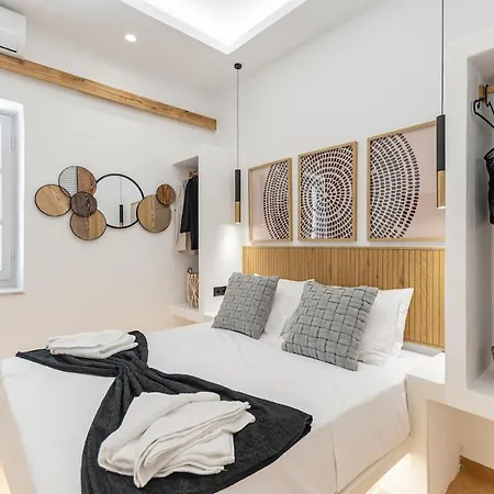 Etemis Naxos Down Town