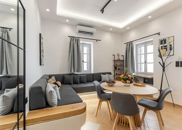 Etemis Naxos Down Town *